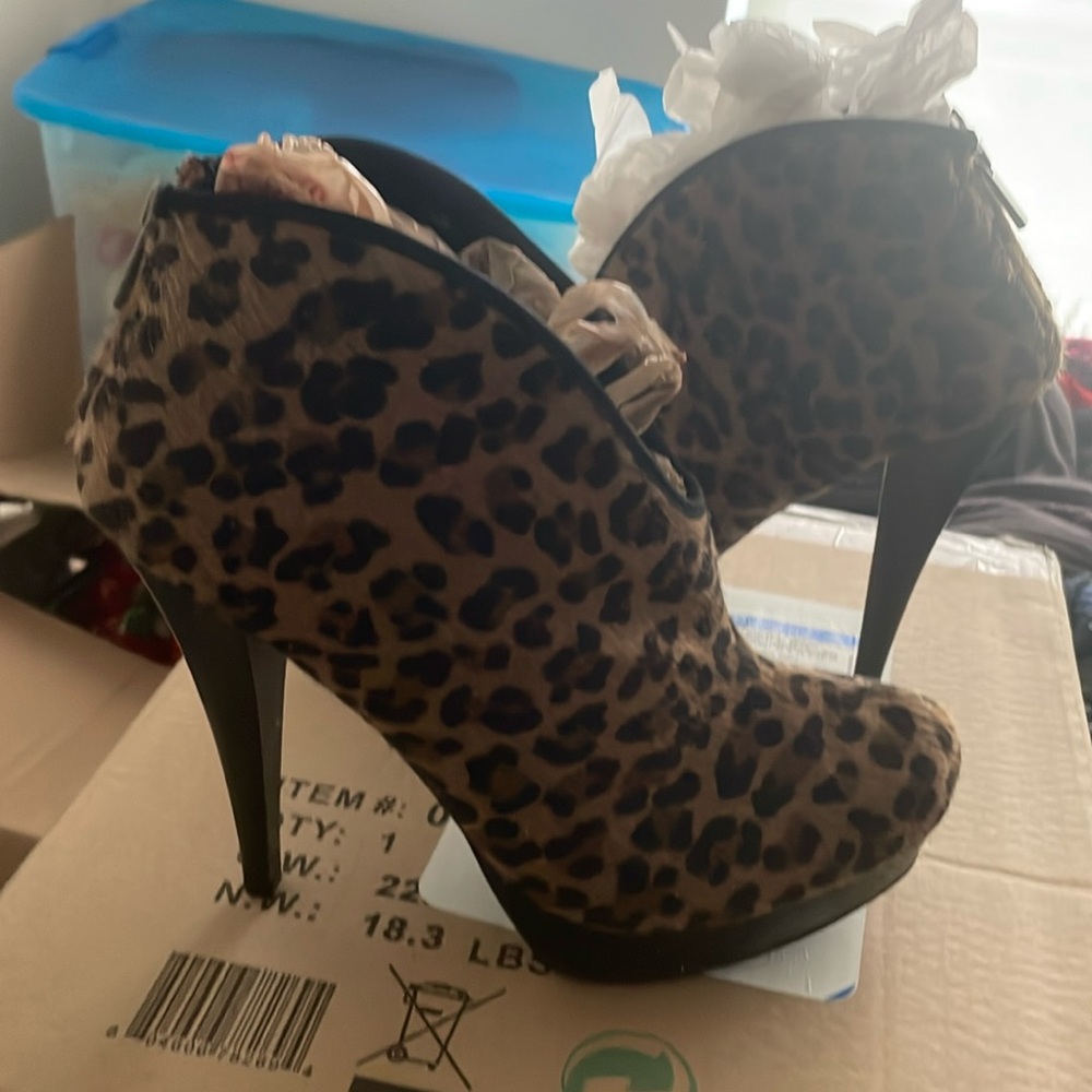 3 to 4 inch cheetah print heels✨